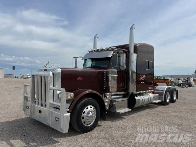 Peterbilt 389 Conventional Trucks / Tractor Trucks
