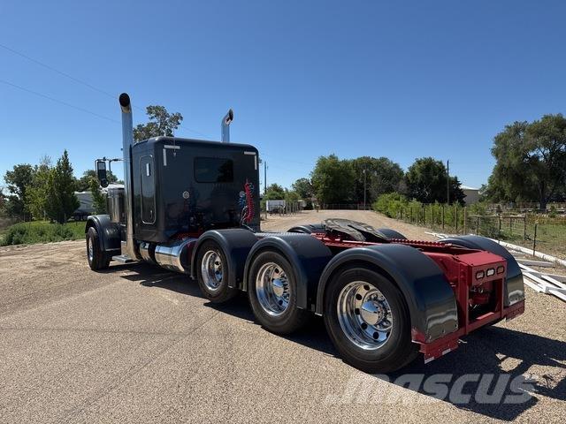 Peterbilt 389 Conventional Trucks / Tractor Trucks