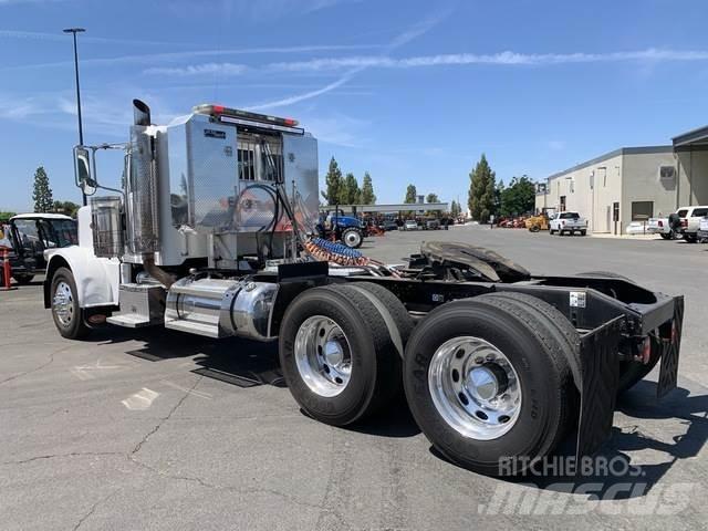 Peterbilt 389 Conventional Trucks / Tractor Trucks