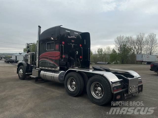 Peterbilt 389 Conventional Trucks / Tractor Trucks