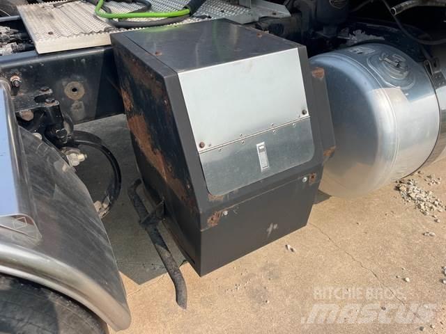 Peterbilt 389 Conventional Trucks / Tractor Trucks
