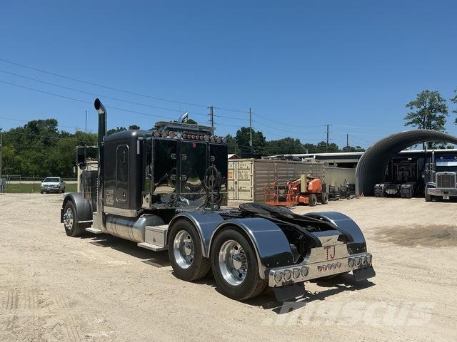 Peterbilt 389 Conventional Trucks / Tractor Trucks