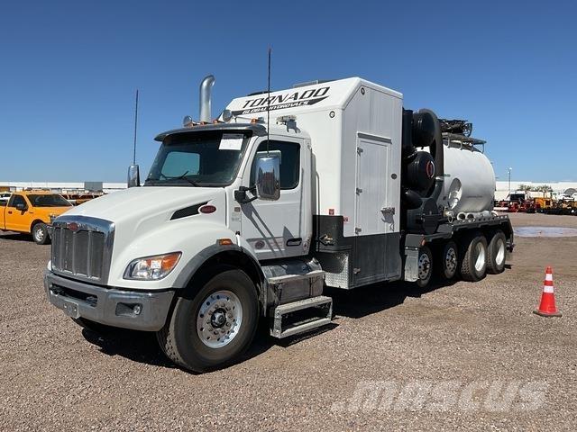 Peterbilt 548 Crawler Excavators