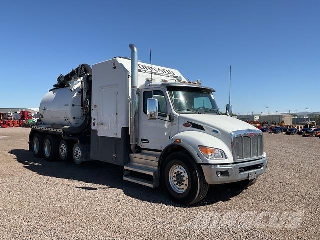Peterbilt 548 Crawler Excavators