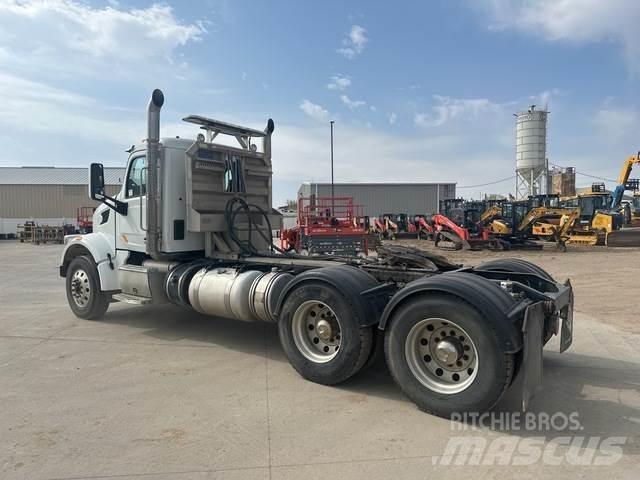Peterbilt 567 Conventional Trucks / Tractor Trucks