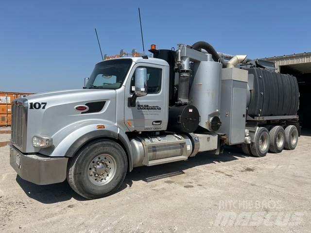 Peterbilt 567 Crawler Excavators
