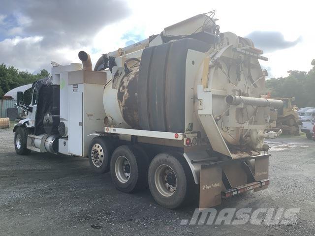 Peterbilt 567 Crawler Excavators