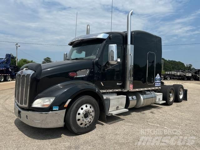 Peterbilt 579 Conventional Trucks / Tractor Trucks