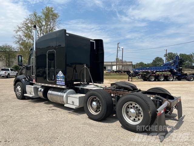 Peterbilt 579 Conventional Trucks / Tractor Trucks