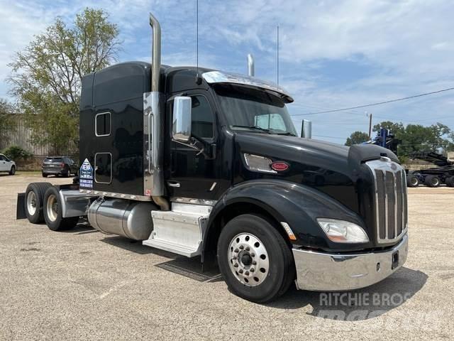 Peterbilt 579 Conventional Trucks / Tractor Trucks