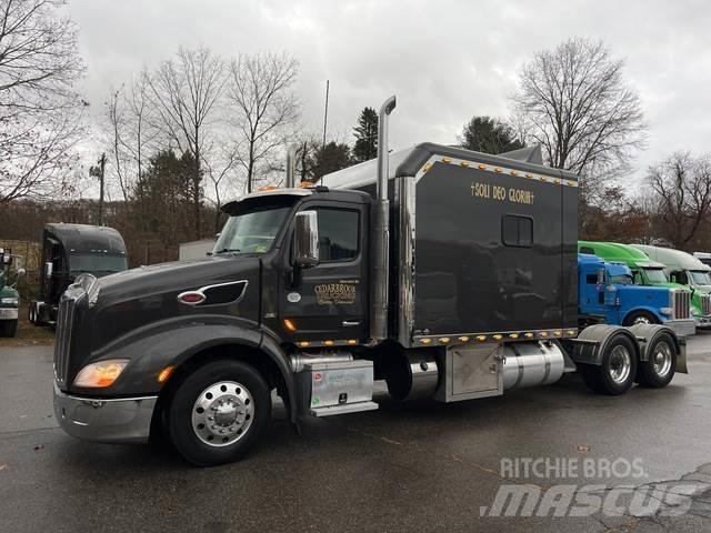 Peterbilt 579 Conventional Trucks / Tractor Trucks