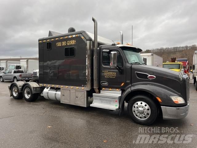 Peterbilt 579 Conventional Trucks / Tractor Trucks