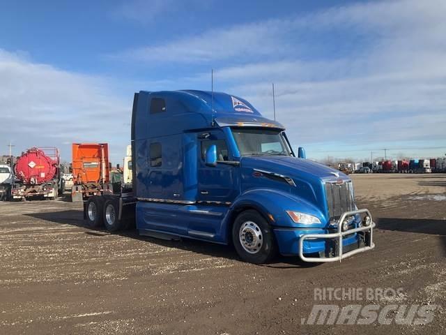 Peterbilt 579 Conventional Trucks / Tractor Trucks