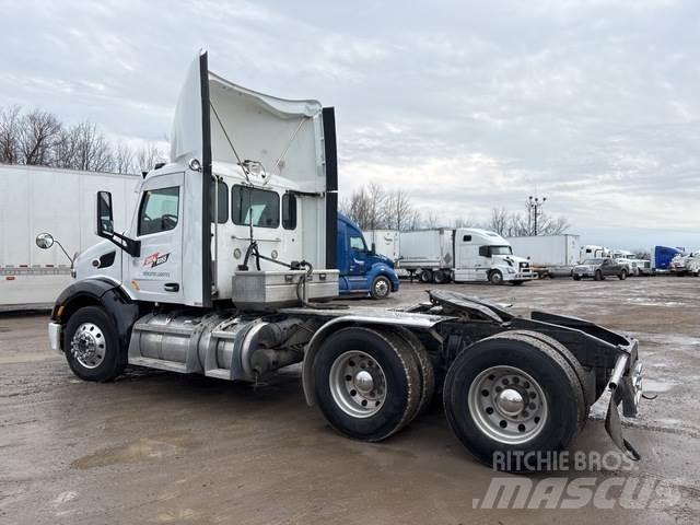 Peterbilt 579 Conventional Trucks / Tractor Trucks