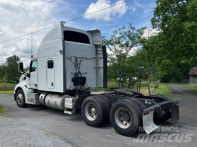 Peterbilt 579 Conventional Trucks / Tractor Trucks
