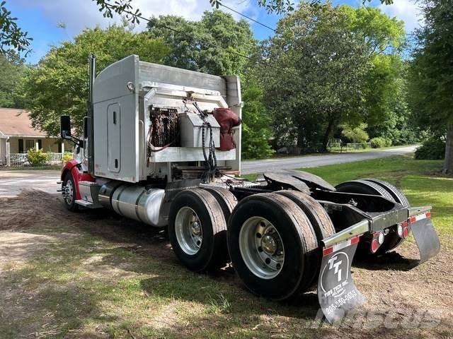Peterbilt 579 Conventional Trucks / Tractor Trucks