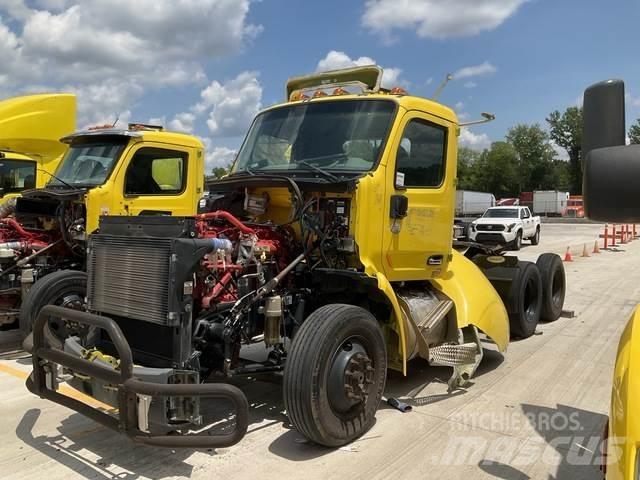 Peterbilt 579 Conventional Trucks / Tractor Trucks