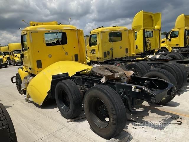 Peterbilt 579 Conventional Trucks / Tractor Trucks