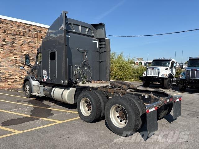 Peterbilt 579 Conventional Trucks / Tractor Trucks