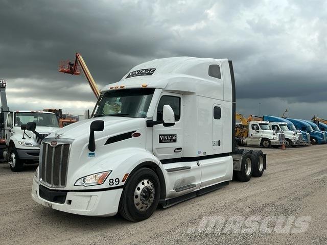 Peterbilt 579 Conventional Trucks / Tractor Trucks