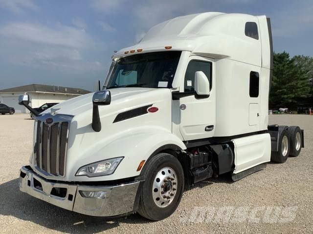 Peterbilt 579 Conventional Trucks / Tractor Trucks