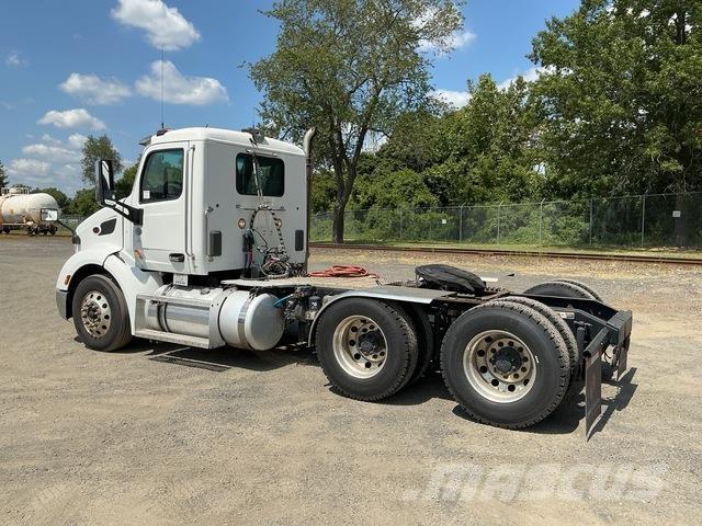 Peterbilt 579 Conventional Trucks / Tractor Trucks