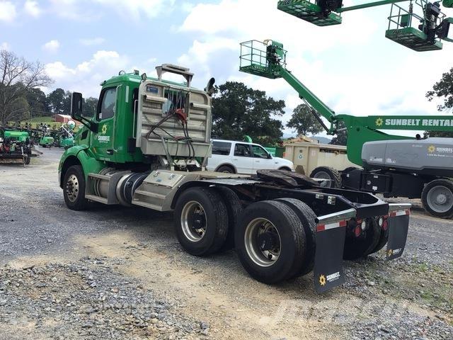 Peterbilt 579 Conventional Trucks / Tractor Trucks