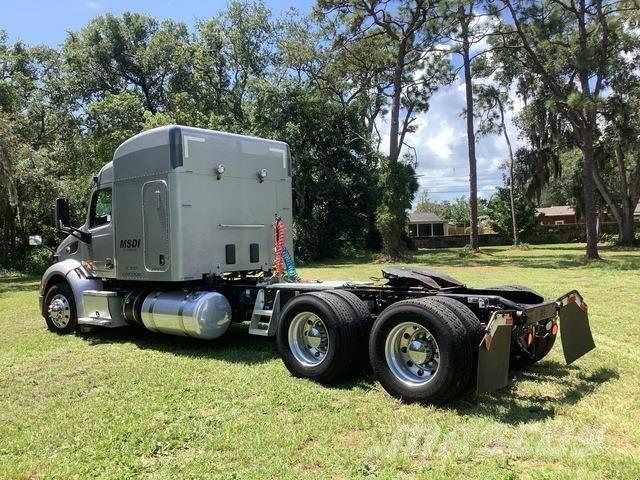 Peterbilt 579 Conventional Trucks / Tractor Trucks