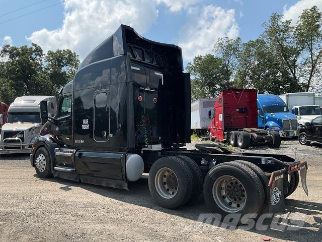 Peterbilt 579 Conventional Trucks / Tractor Trucks