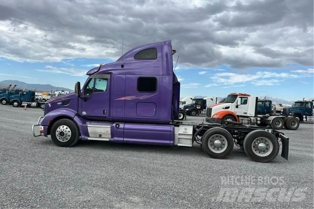 Peterbilt 587 Conventional Trucks / Tractor Trucks
