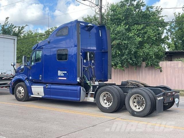 Peterbilt 587 Conventional Trucks / Tractor Trucks