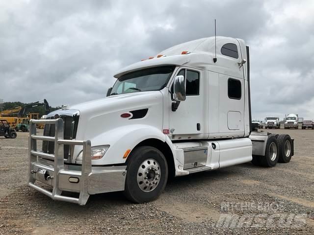 Peterbilt 587 Conventional Trucks / Tractor Trucks