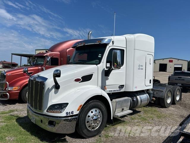 Peterbilt 589 Conventional Trucks / Tractor Trucks