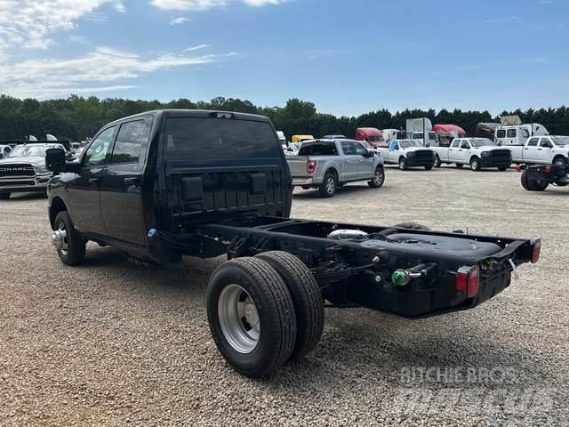 RAM 3500 Cabins and interior