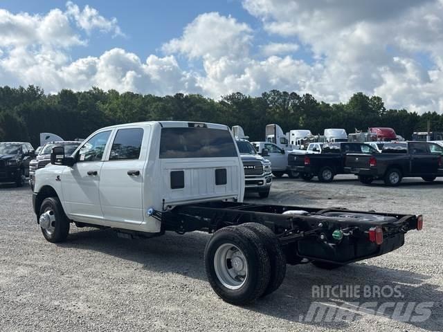 RAM 3500 Cabins and interior