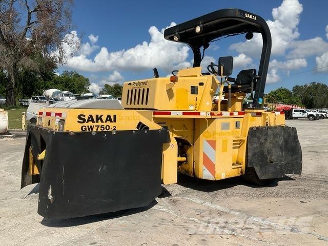 Sakai GW750-2 Pneumatic tired rollers
