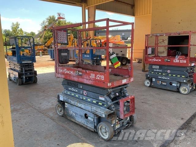 SkyJack 3219 Scissor Lifts