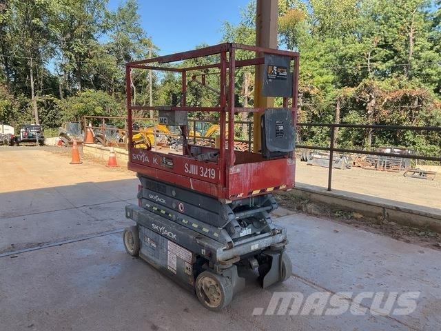 SkyJack 3219 Scissor Lifts