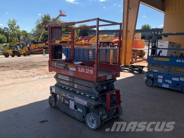 SkyJack 3219 Scissor Lifts