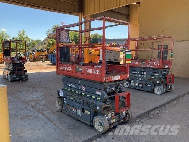 SkyJack 3219 Scissor Lifts