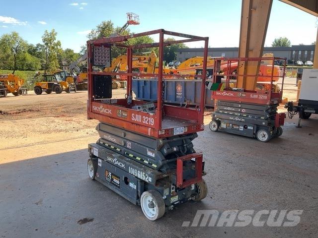 SkyJack 3219 Scissor Lifts