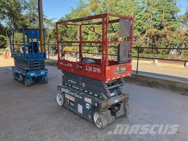 SkyJack 3219 Scissor Lifts