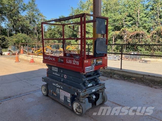 SkyJack 3219 Scissor Lifts