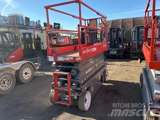 SkyJack 3226 Scissor Lifts