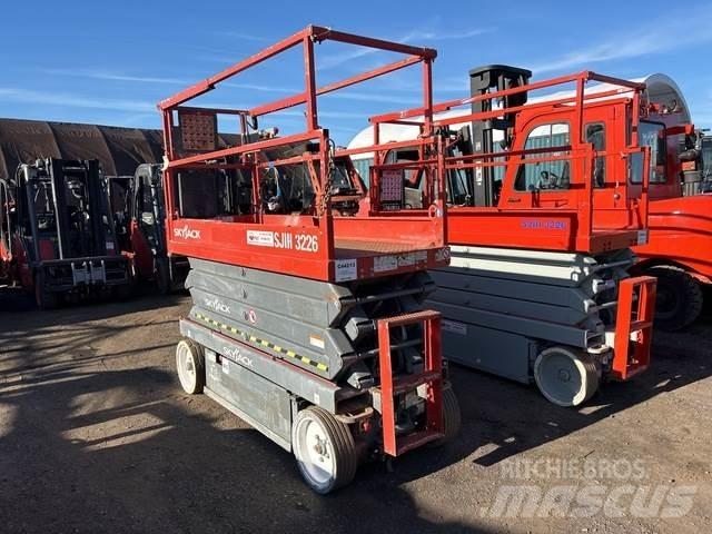 SkyJack 3226 Scissor Lifts