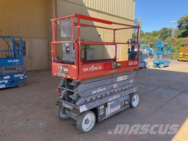 SkyJack 3226 Scissor Lifts