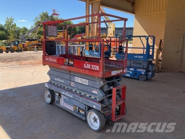 SkyJack 3226 Scissor Lifts