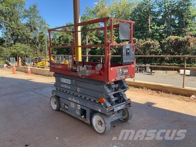 SkyJack 3226 Scissor Lifts