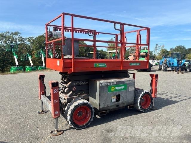 SkyJack 6832RT Scissor Lifts
