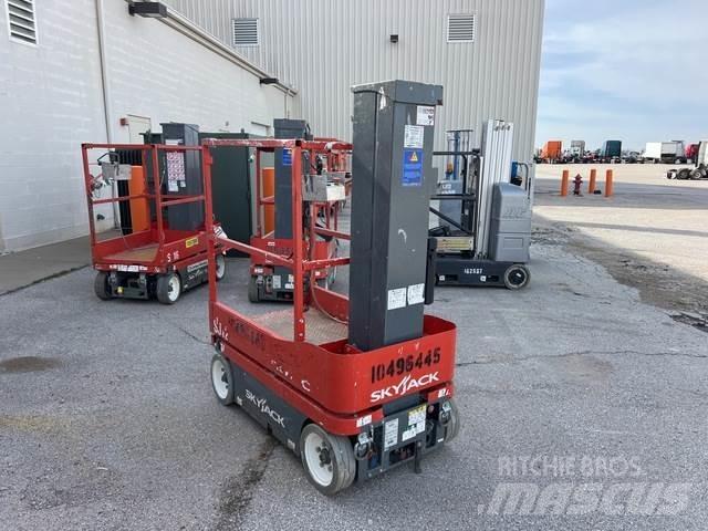 SkyJack SJ12 Vertical mast lifts